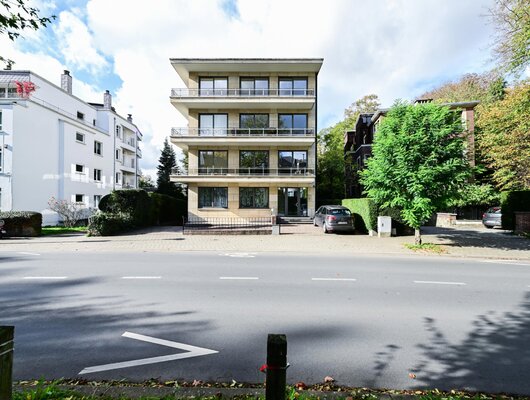 MAGNIFIQUE IMMEUBLE DE RAPPORT 4 APP + 4 GARAGES