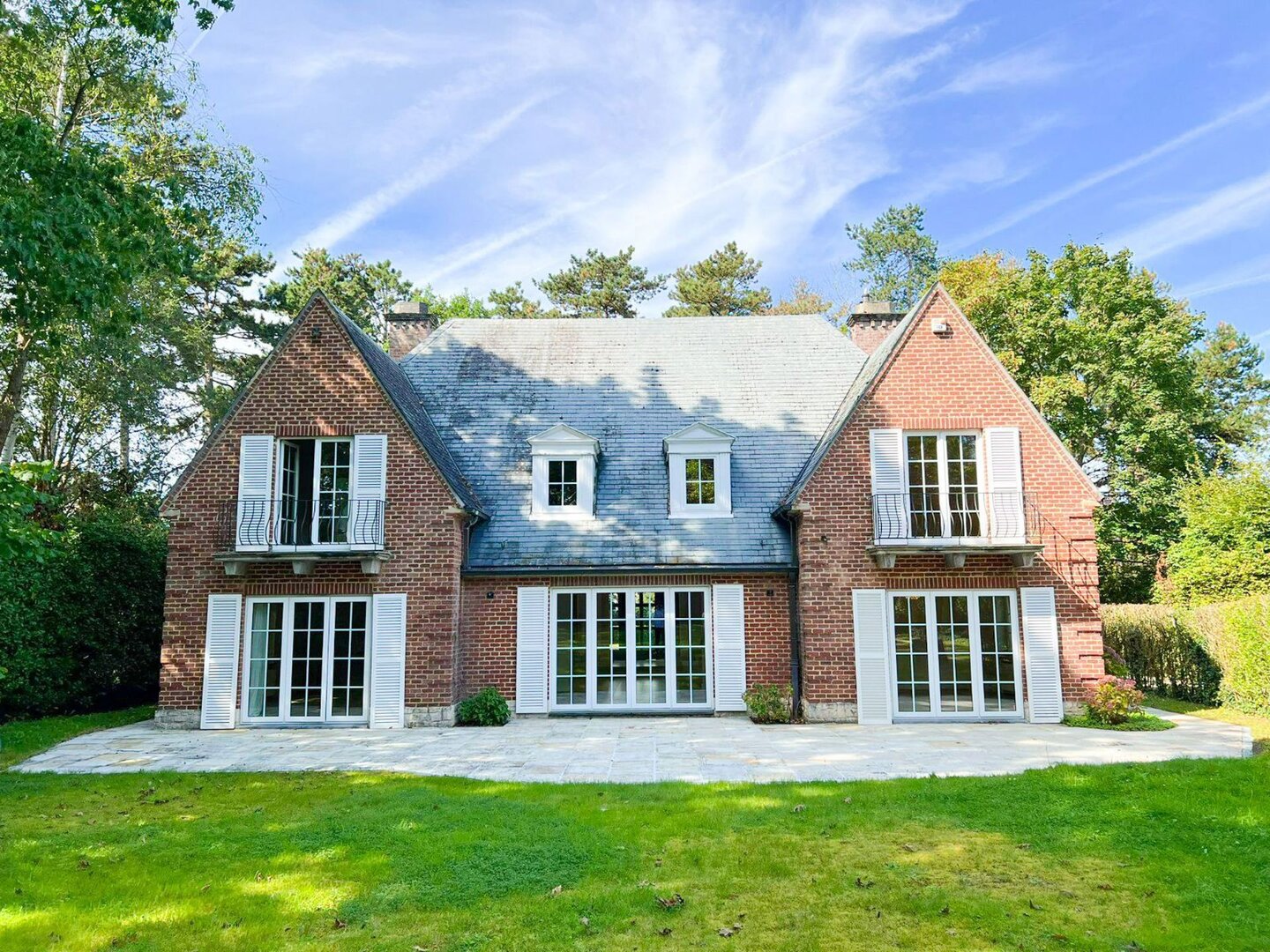 photo-1-magnifique-villa-6-ch-sur-un-domaine-33-ares