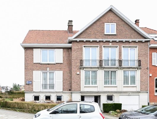 TWEEGEZINSWONING - 8 SLAAPKAMERS + 2 GARAGES + TUIN