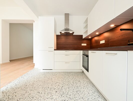 PRACHTIGE DUPLEX3 SLAAPKAMERS + TUIN - VOLLEDIG GERENOVEERD.