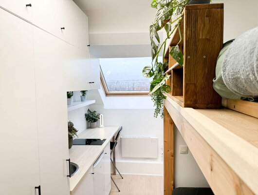 MOOIE KOT STUDENT GERENOVEERD EN GEFURNITUREERD DOOR ARCHITECT