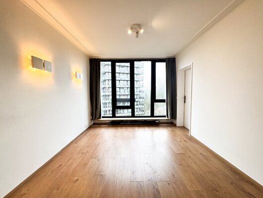 SUPERB, BRIGHT 3-BEDROOM APARTMENT