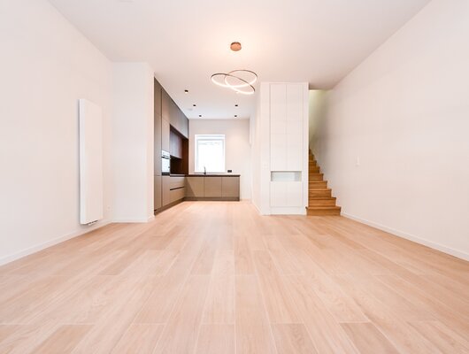PRAKTIG VOLLEDIG GERENOVEERD HUIS