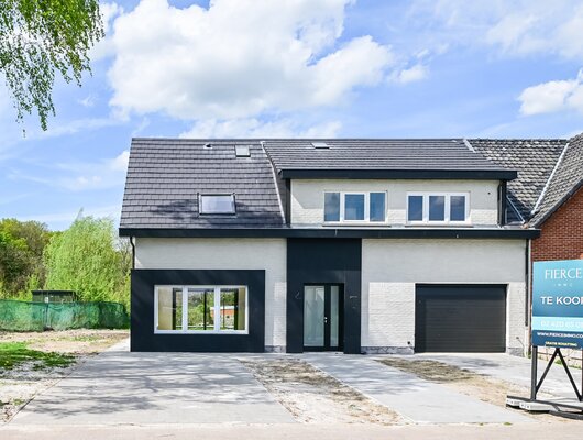 PRACHTIGE VOLLEDIG GERENOVEERDE HOB-WONING (3 GEVELS)