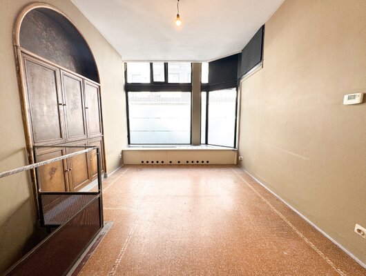 BUSINESS IDEALLY LOCATED