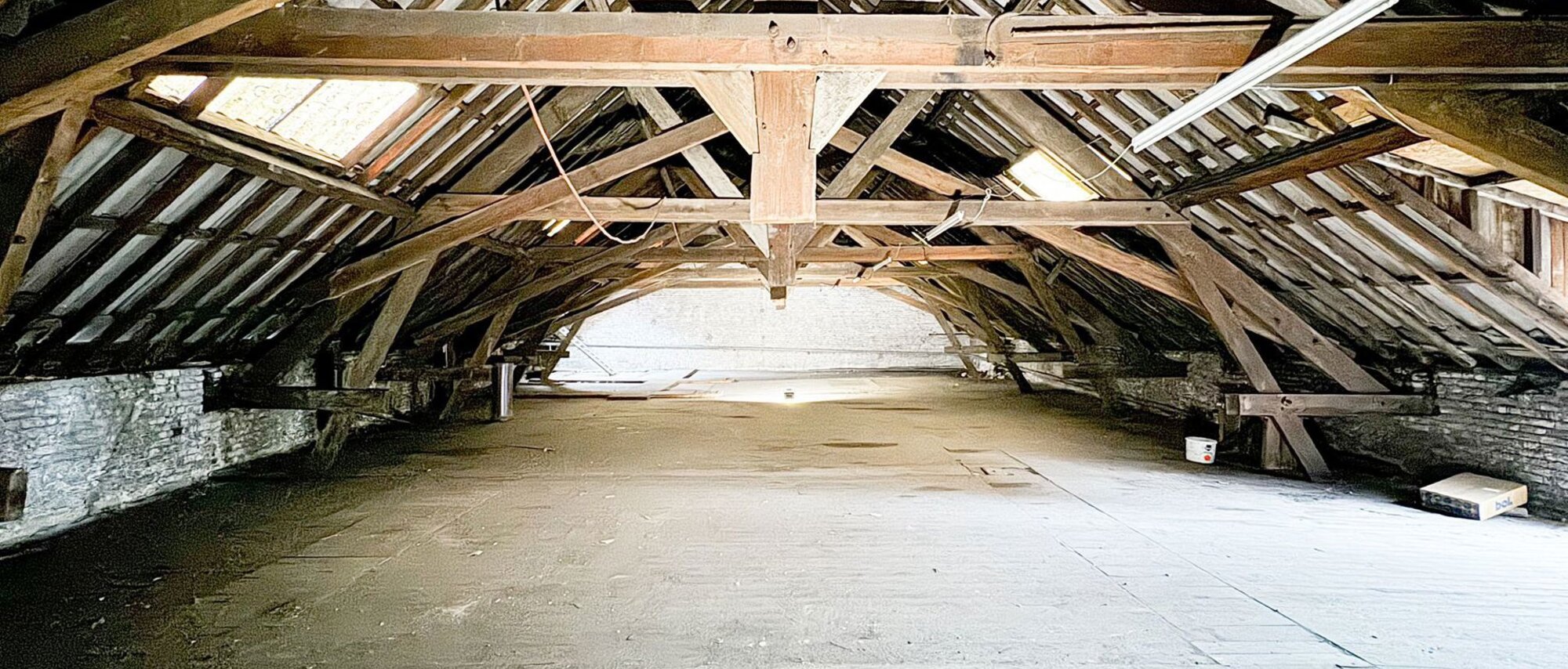 photo-1-atelier-entrepot-dans-batiment-arriere-securise