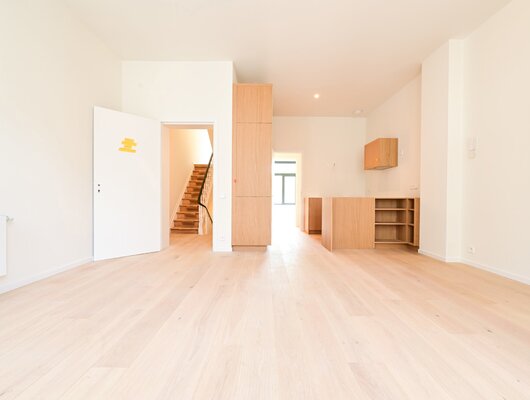 APPARTEMENT DE STANDING DANS IMMEUBLE DE CARACTERE - 1 CH + BALACON