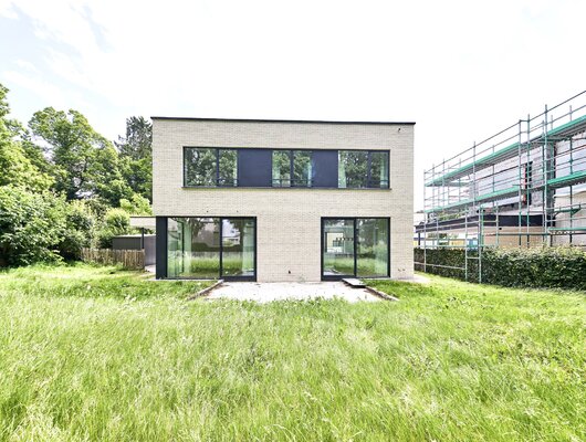SUPERB NEW 4 BEDROOM VILLA IN A PRIVATE ENCLOSURE