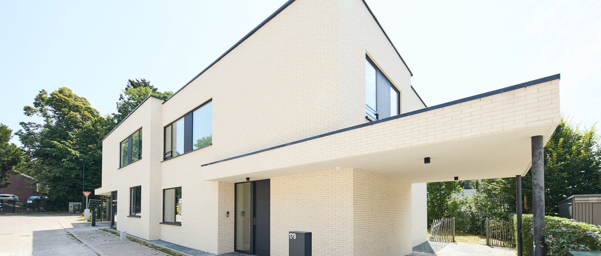 photo-1-superbe-villa-neuve-4-chambres