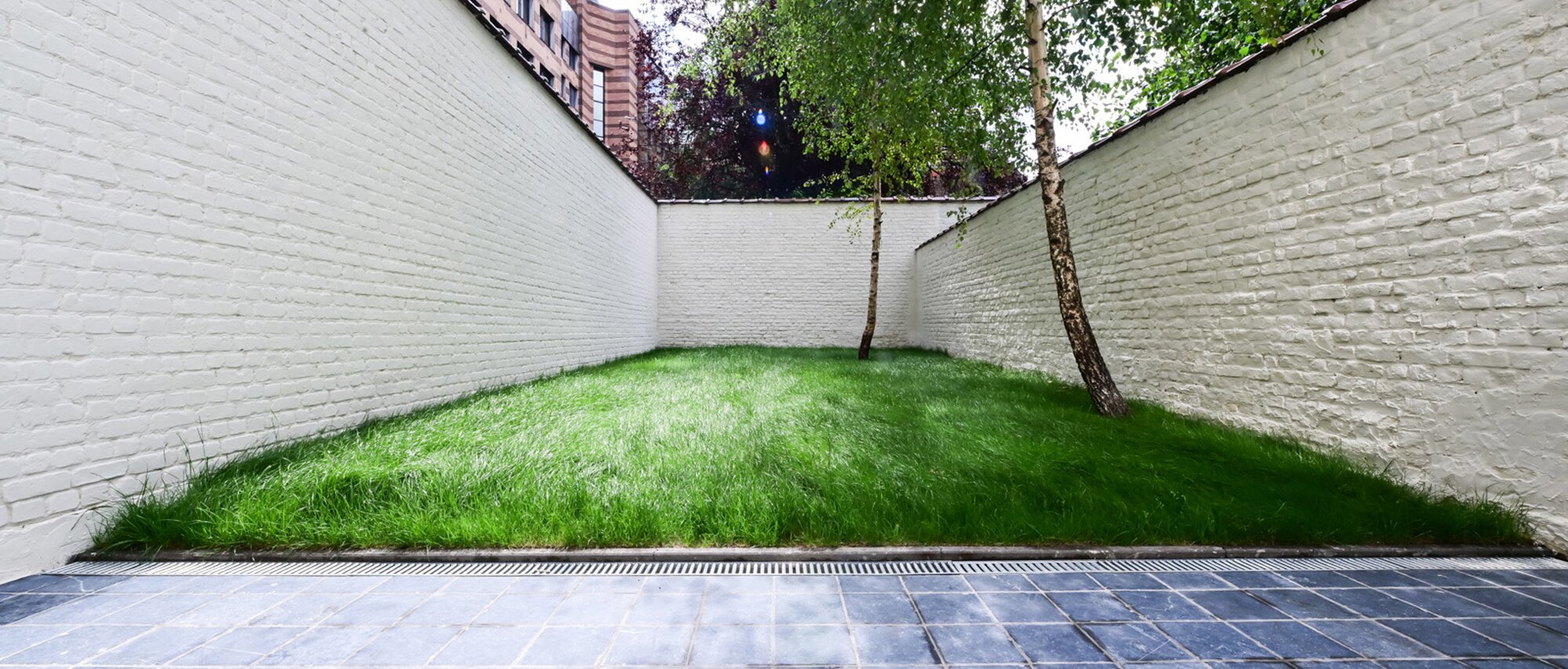 photo-1-rez-de-jardin-entierement-renove-ndash-2-chambres-ndash-2-sdb