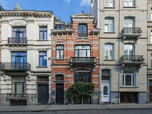 Exceptional mansion near the European quarter