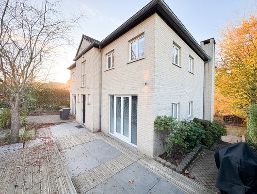 FURNISHED 4-BEDROOM VILLA IN AN IDEAL LOCATION