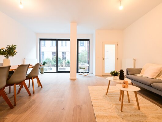 Prachtige duplex met 2 slaapkamers, onmiddellijk beschikbaar