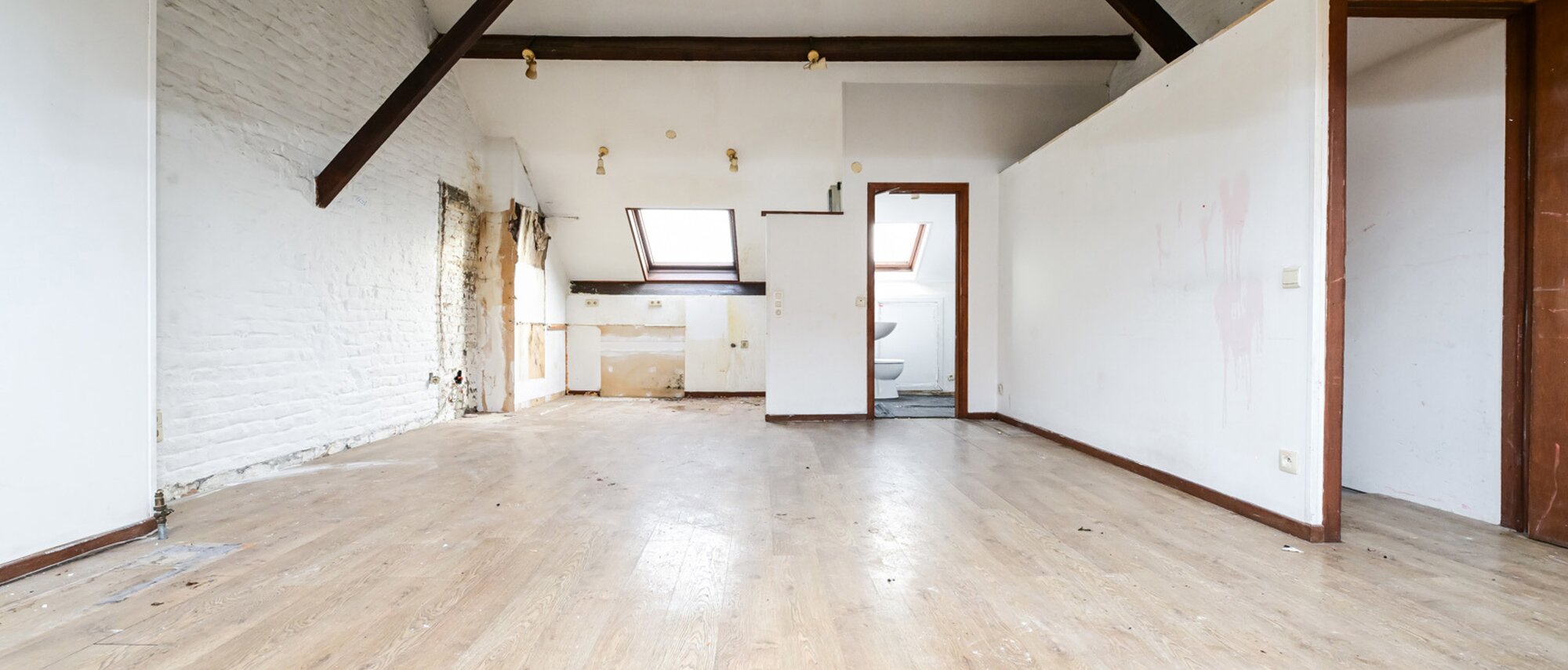 photo-1-studio-a-renover-top-localisation-top-investissement