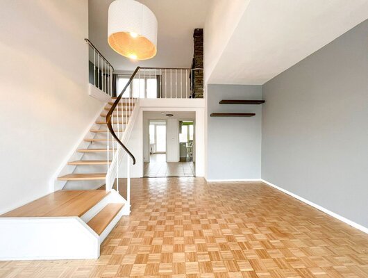 PLEASANT 2BED DUPLEX + TERRACE