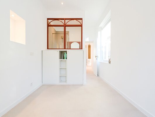 1-KAMERWONING IN EEN PRACHTIG GERENOVEERD APPARTEMENT