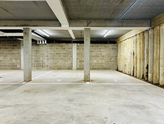 BEVEILIGDE PARKEERPLAATS IN NIEUWBOUWPROJECT