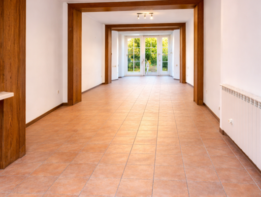 OPPORTUNITÉ RARE – ESPACE DE STOCKAGE ± 35-40 m² AVEC ACCÈS DIRECT 