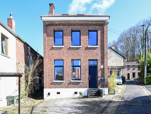 CHARMANTE MAISON 4 CHAMBRES AVEC JARDIN + PARKING - PÉCROT