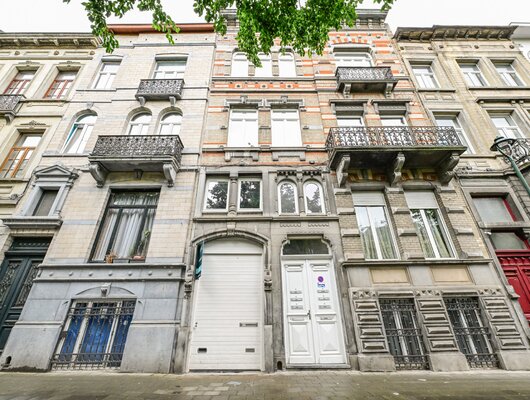 ATELIER/ENTREPOT - DANS BATIMENT ARRIERE SECURISE