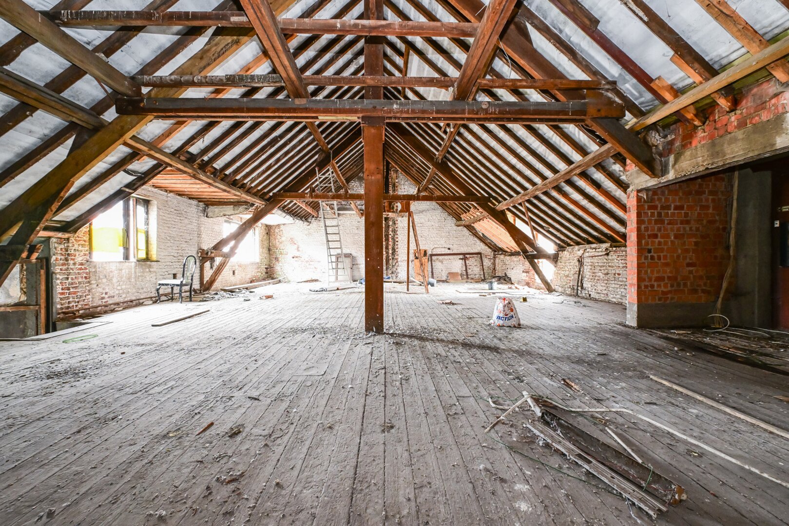 photo-4-atelier-entrepot-dans-batiment-arriere-securise