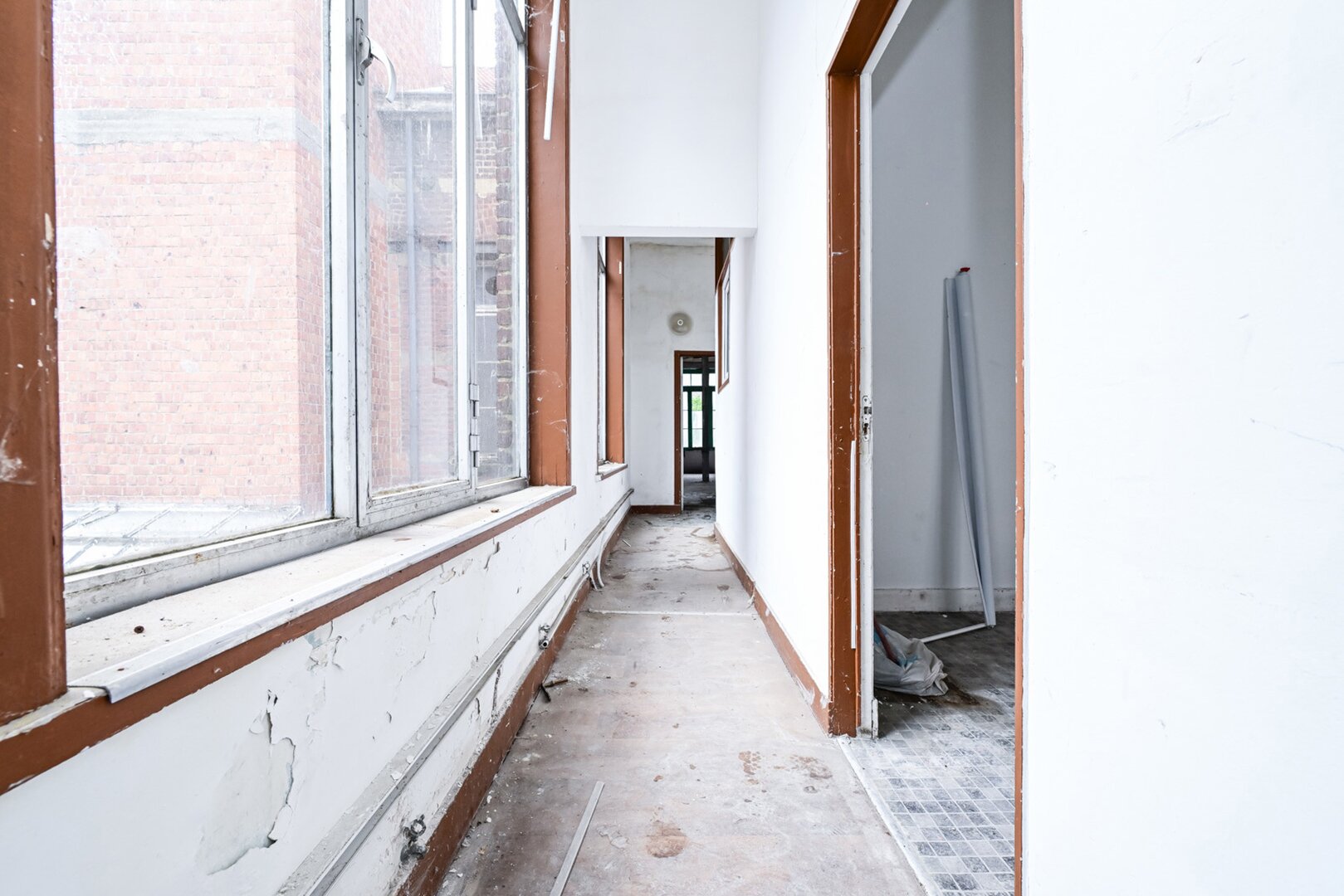 photo-10-atelier-entrepot-dans-batiment-arriere-securise