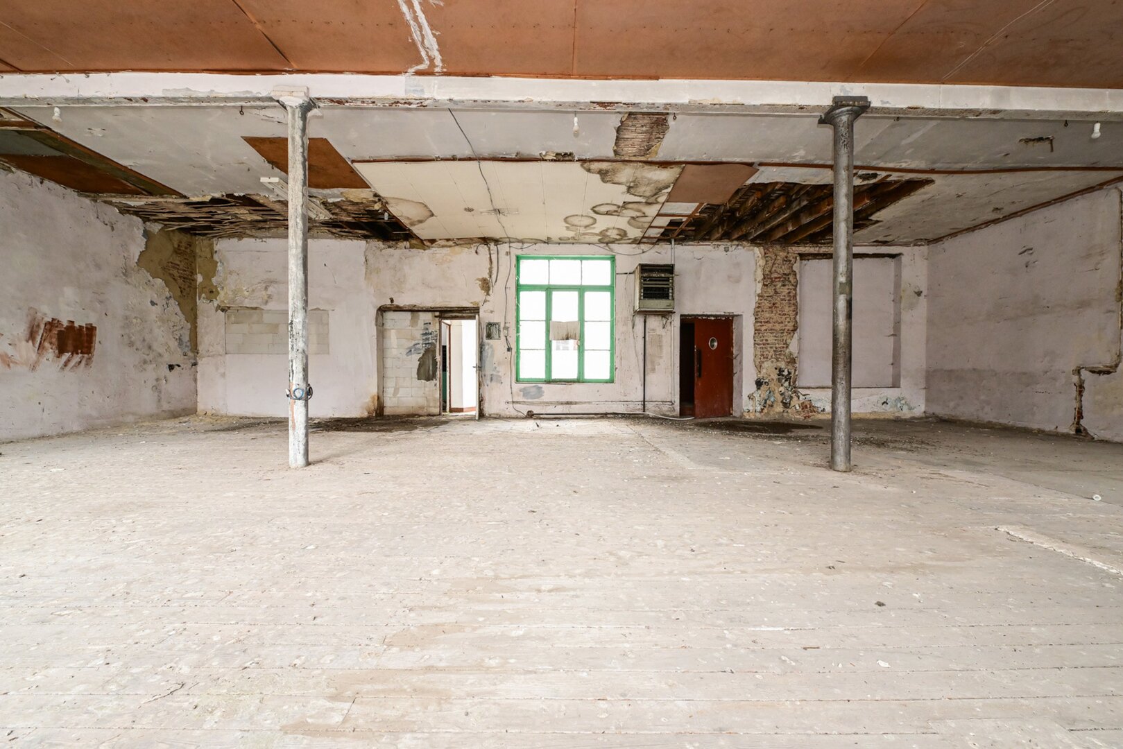 photo-11-atelier-entrepot-dans-batiment-arriere-securise