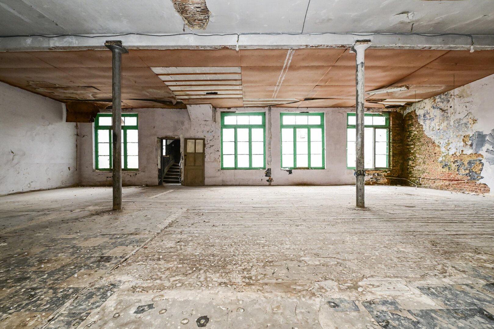 photo-12-atelier-entrepot-dans-batiment-arriere-securise