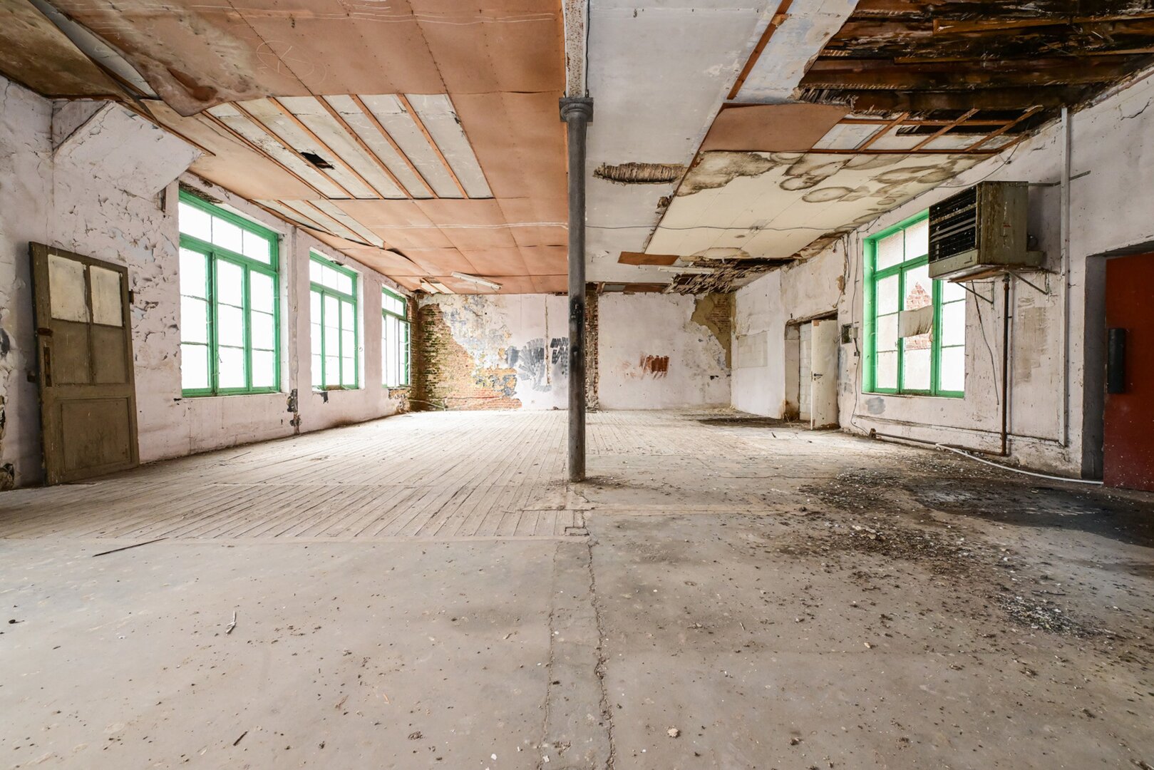 photo-14-atelier-entrepot-dans-batiment-arriere-securise