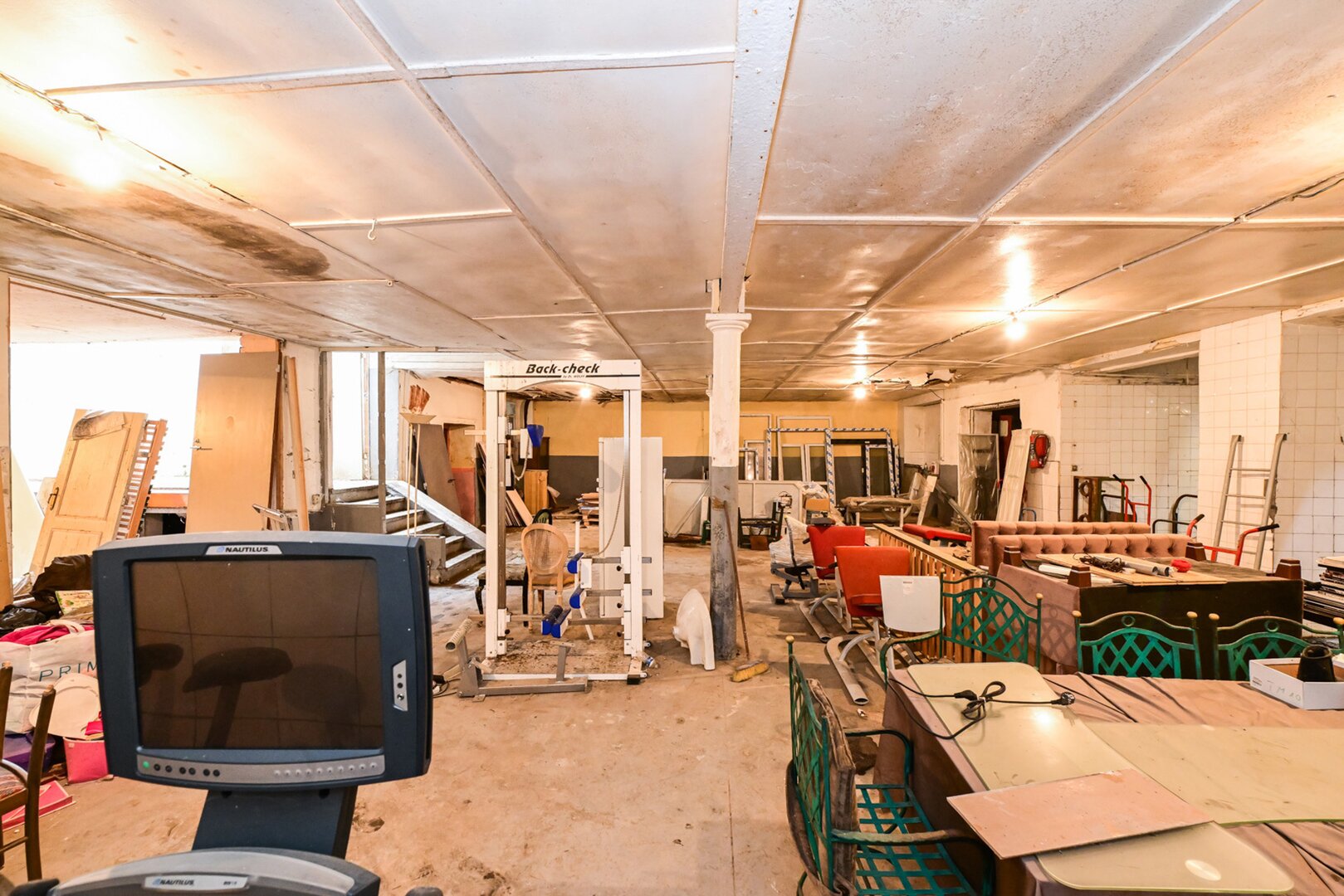 photo-15-atelier-entrepot-dans-batiment-arriere-securise