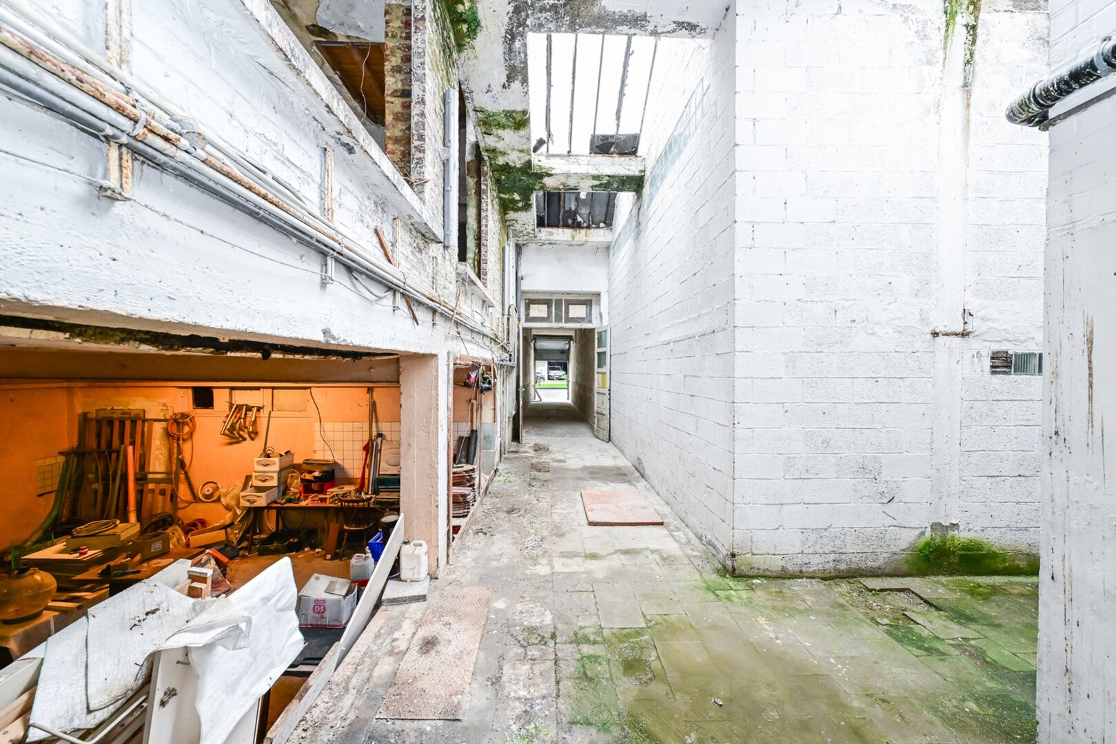 photo-18-atelier-entrepot-dans-batiment-arriere-securise