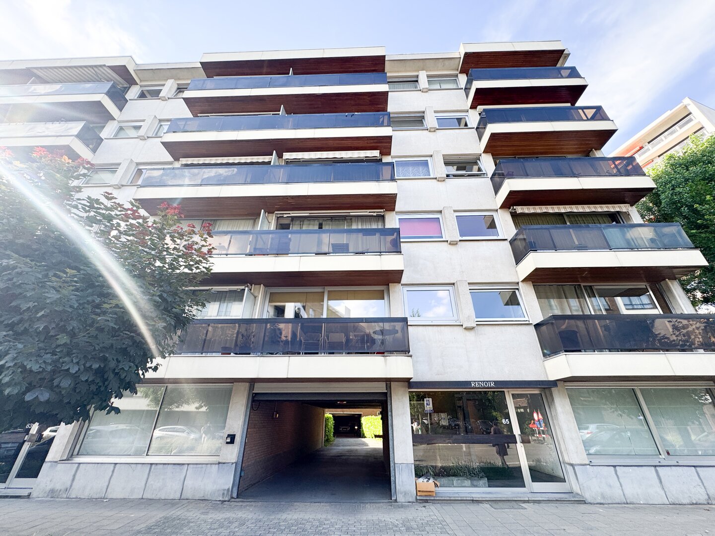 photo-2-parking-idealement-situe-a-evere