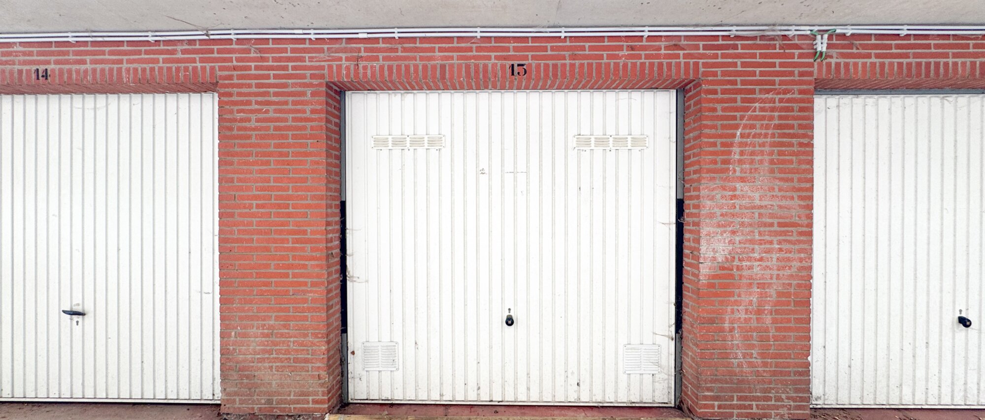 photo-1-box-garage-idealement-situe