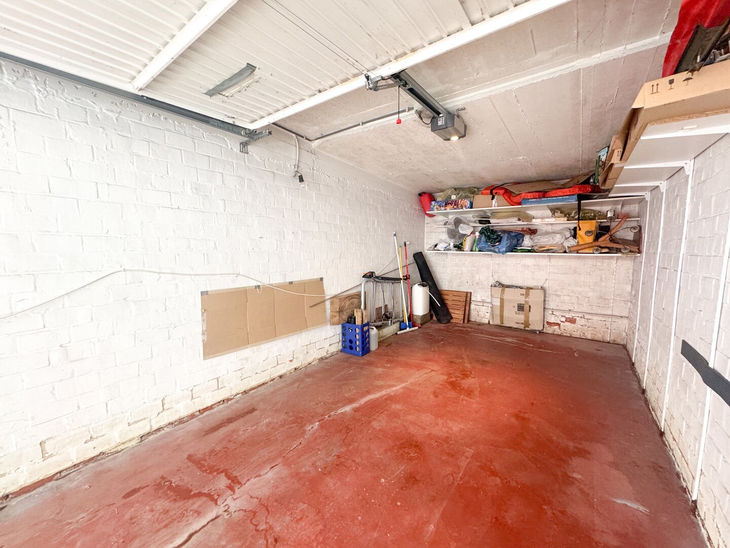 photo-4-box-garage-idealement-situe