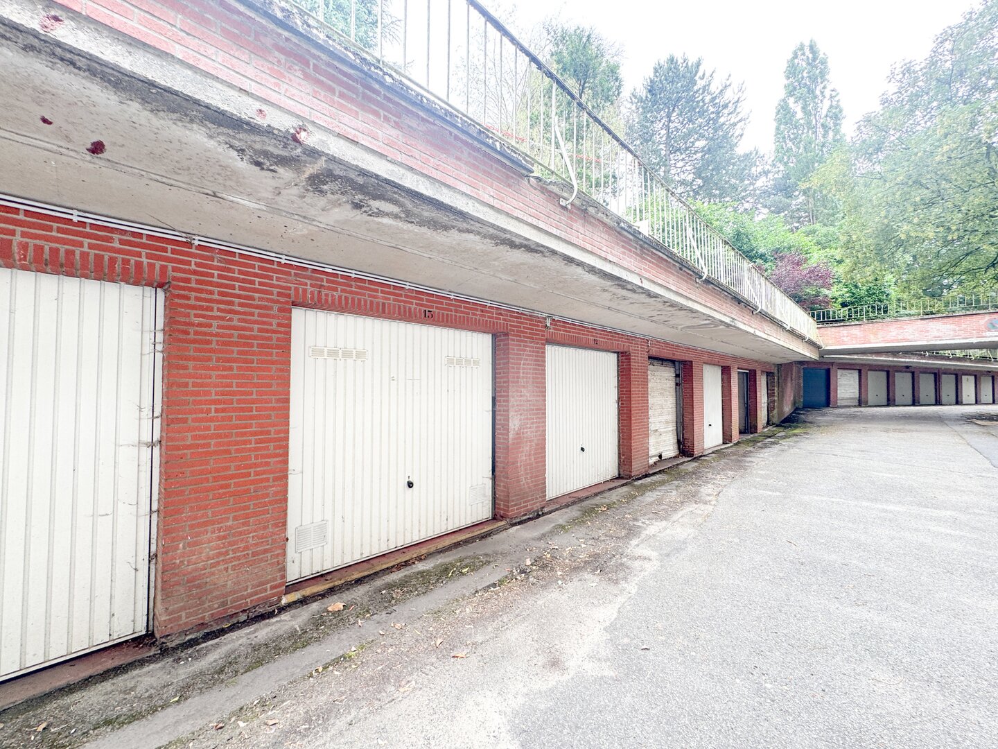 photo-5-box-garage-idealement-situe