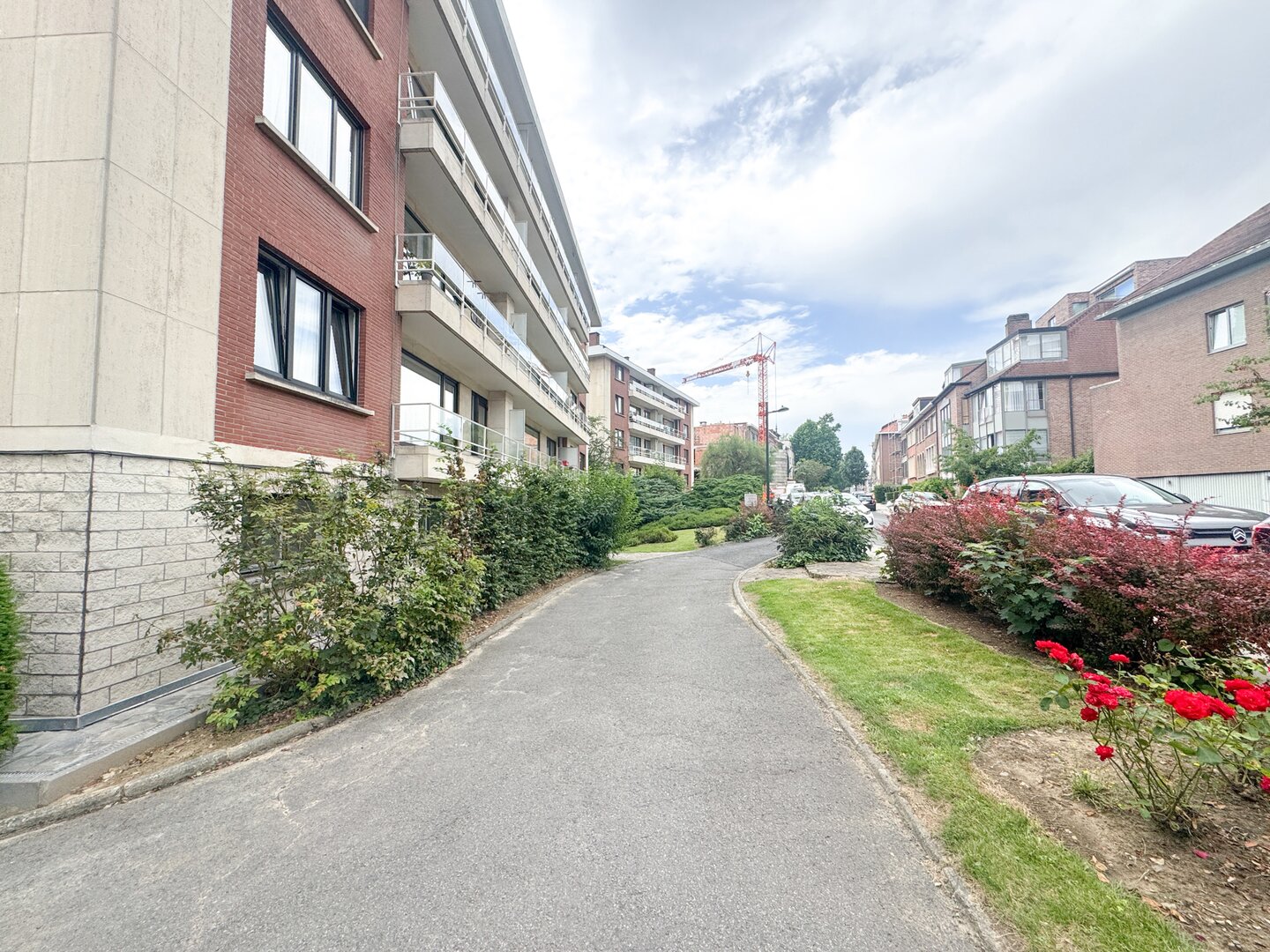 photo-7-box-garage-idealement-situe