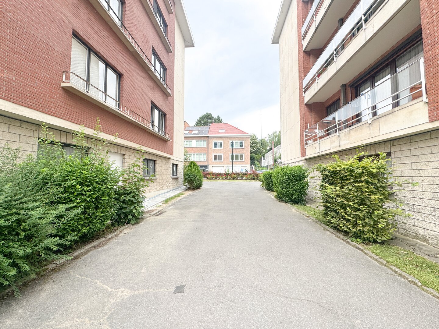 photo-8-box-garage-idealement-situe