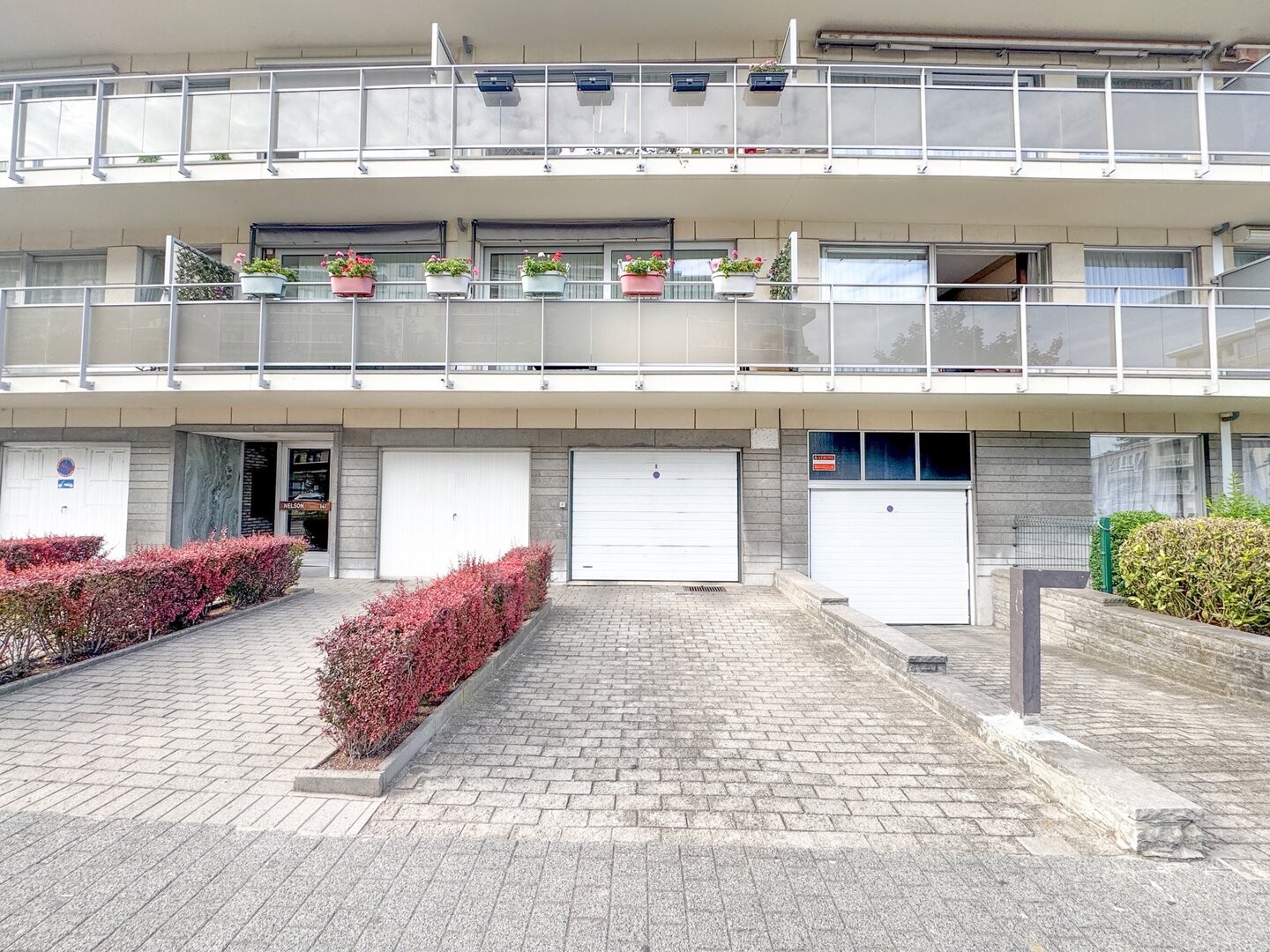 photo-1-parking-idealement-situe-a-molenbeek