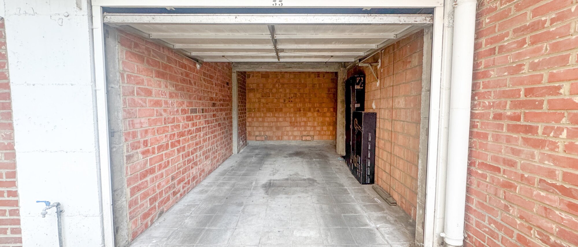 photo-1-parking-idealement-situe-a-molenbeek