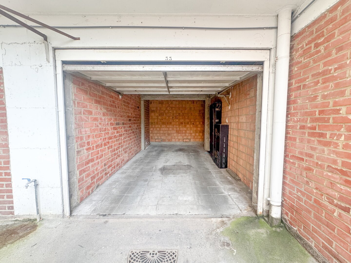 photo-2-parking-idealement-situe-a-molenbeek