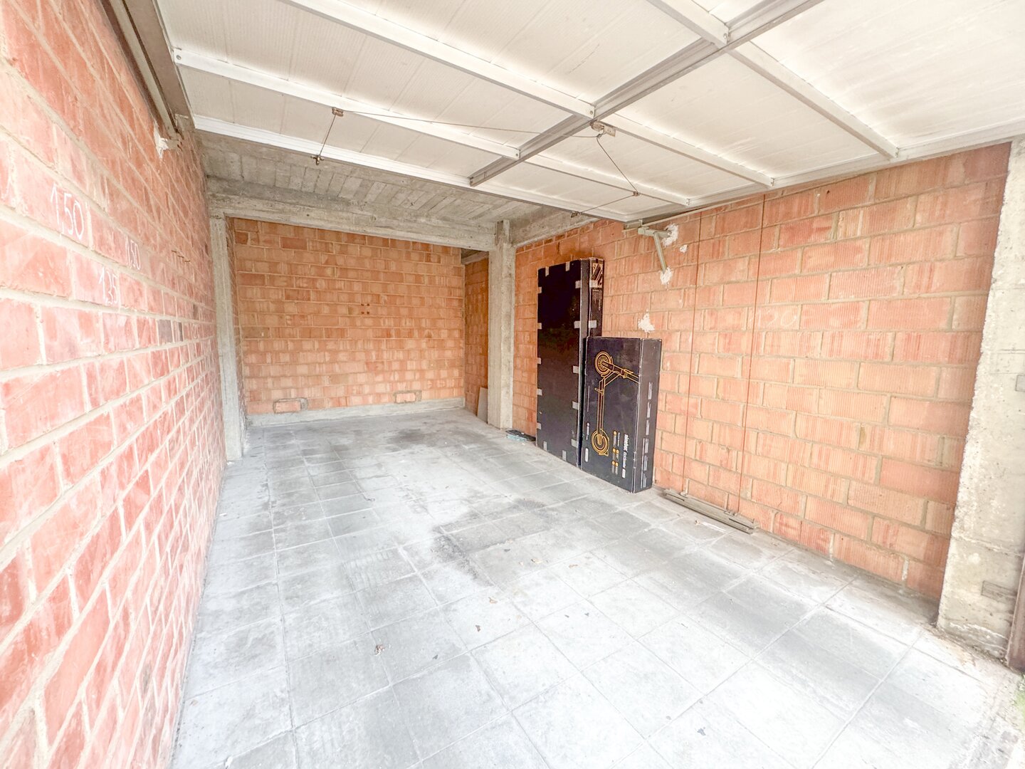 photo-5-parking-idealement-situe-a-molenbeek