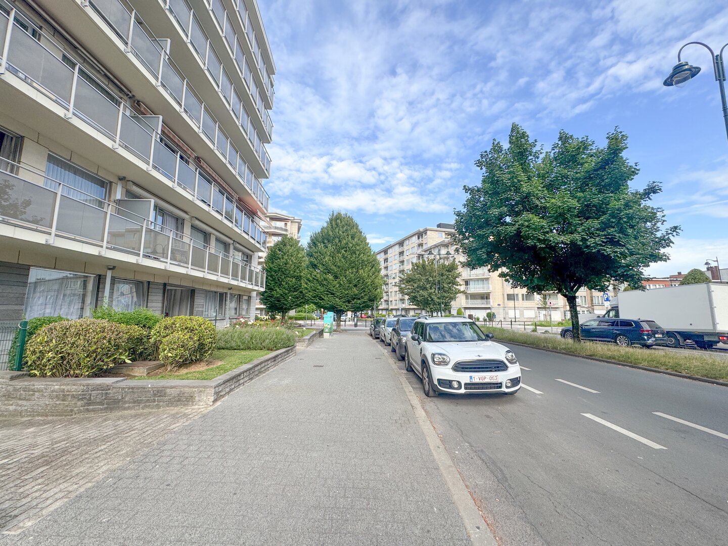 photo-8-parking-idealement-situe-a-molenbeek