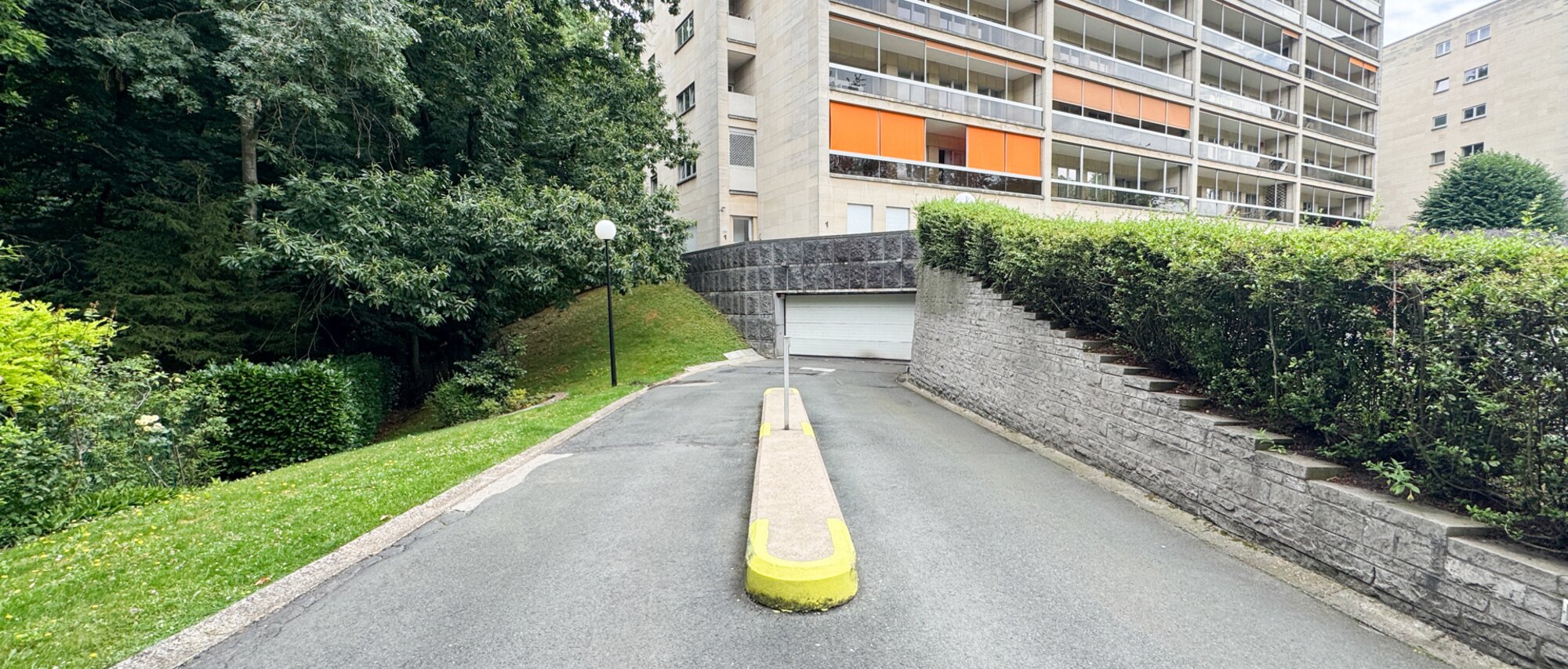 photo-1-parking-dans-le-quartier-brugmann