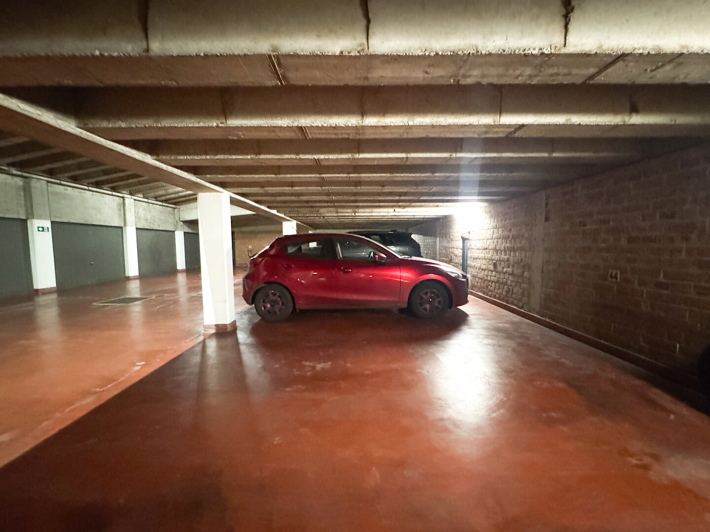 photo-6-parking-dans-le-quartier-brugmann