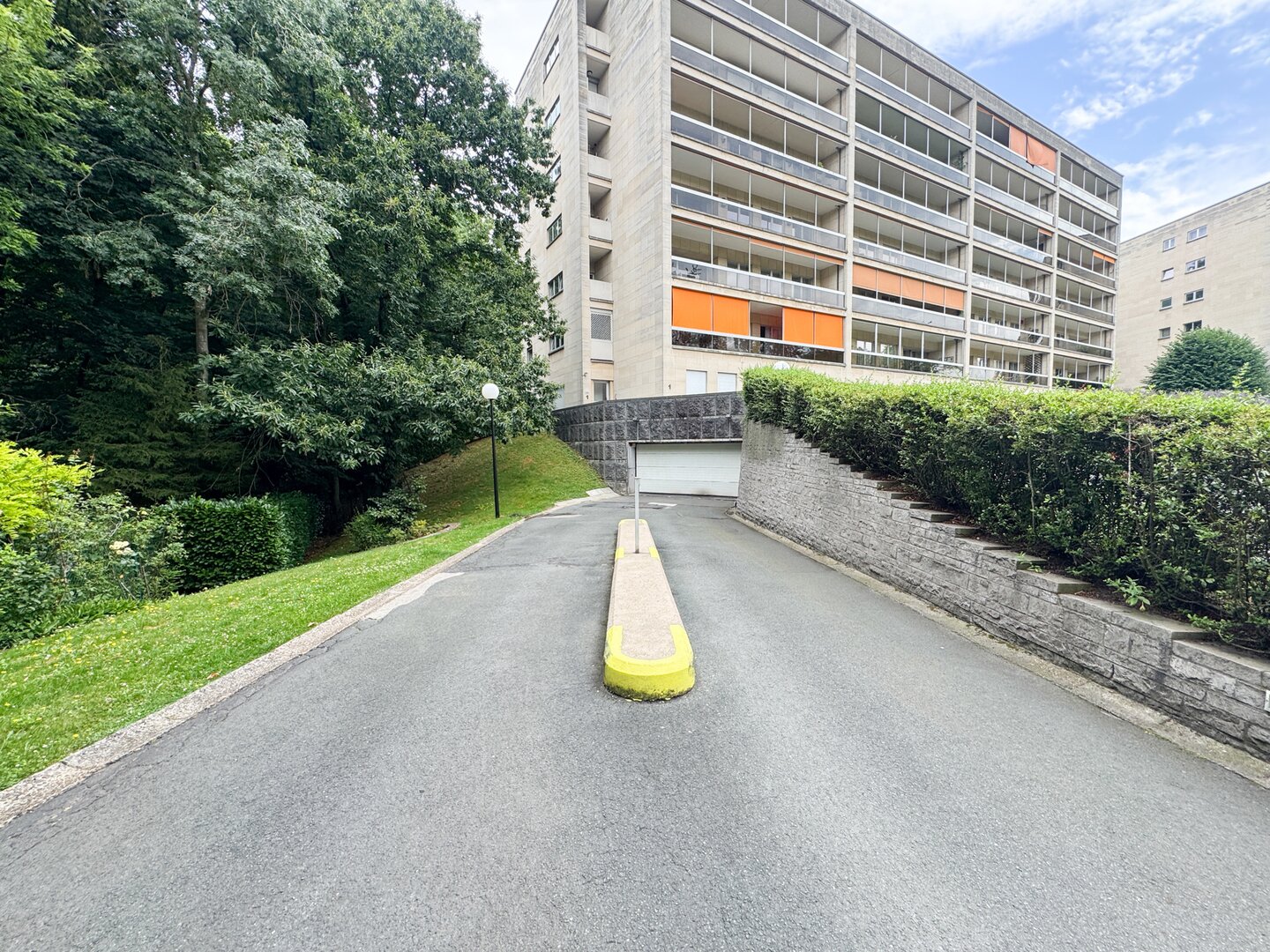 photo-7-parking-dans-le-quartier-brugmann