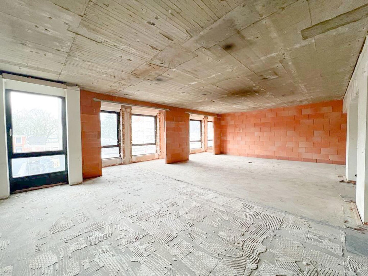 photo-2-lot-de-bureaux-700m2-parkings