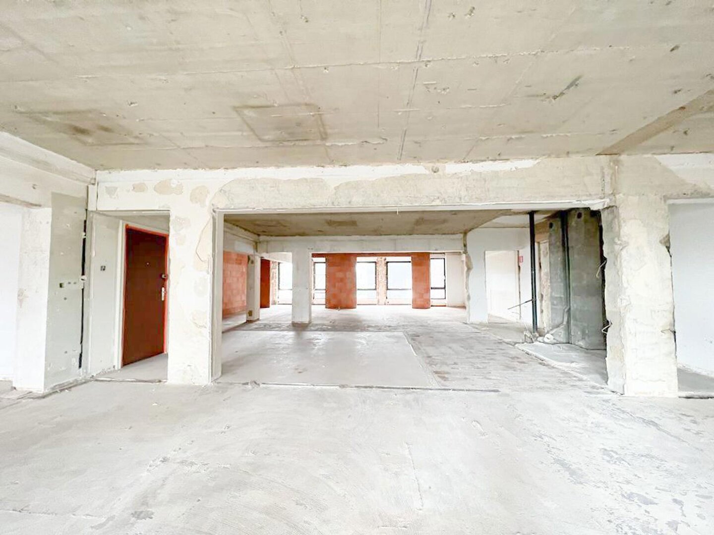 photo-4-lot-de-bureaux-700m2-parkings