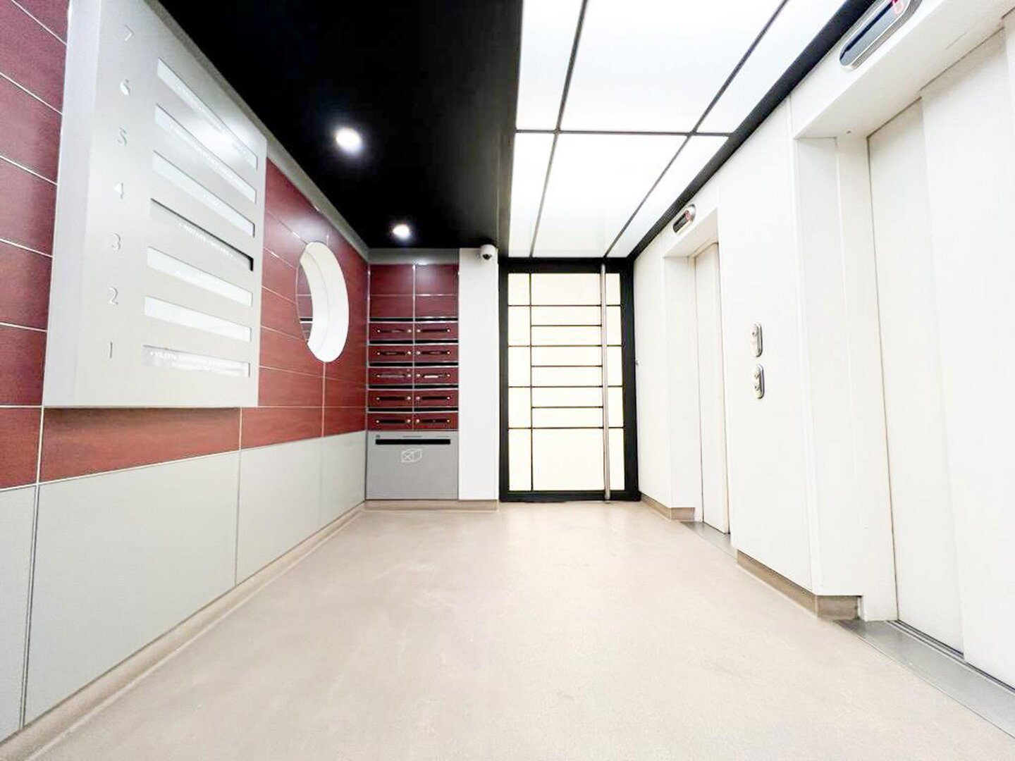 photo-8-lot-de-bureaux-700m2-parkings