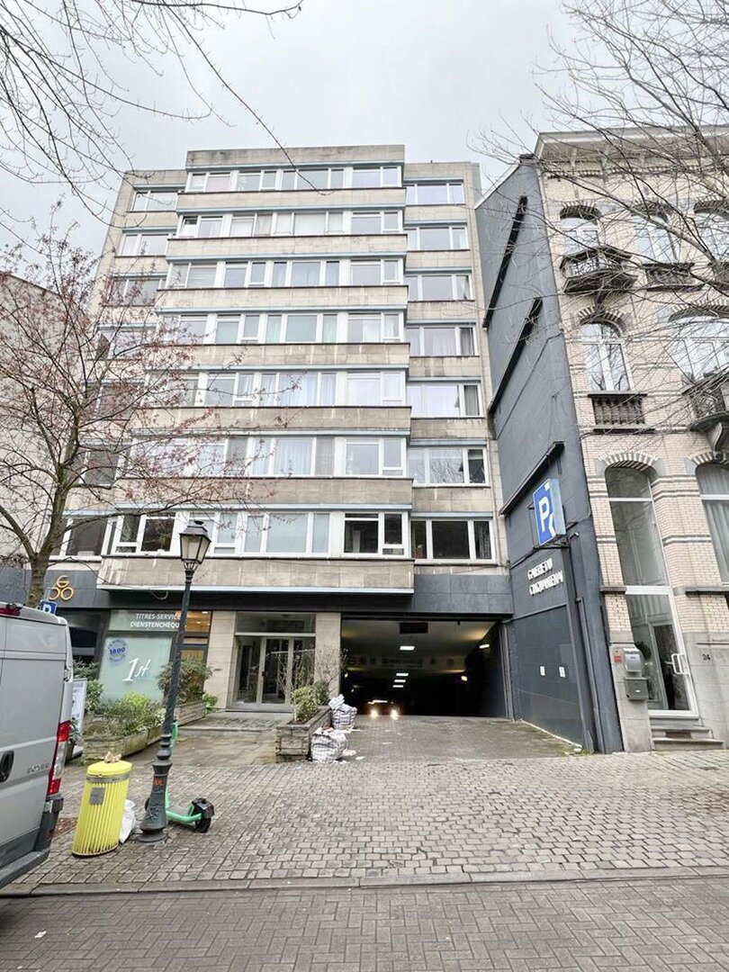 photo-12-lot-de-bureaux-700m2-parkings