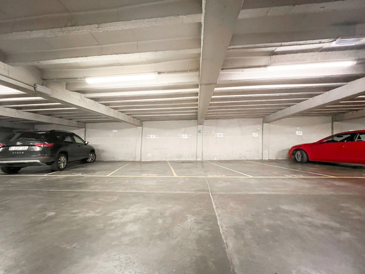 photo-17-lot-de-bureaux-700m2-parkings